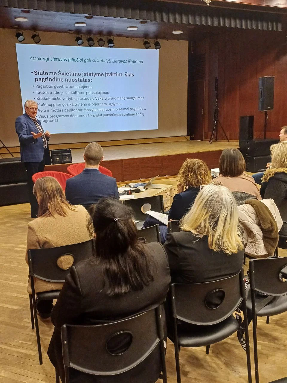 Susitikime Panevėžyje visuomeninė iniciatyva Šeima 2050 aptarė Lietuvos švietimo sistemą